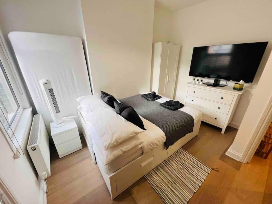 Lovely 2 Bedroom Ground Floor Flat With Garden. London Eksteriør billede