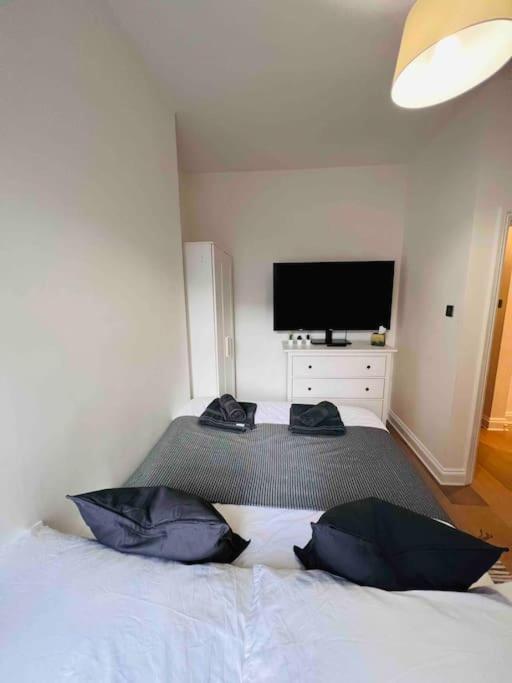 Lovely 2 Bedroom Ground Floor Flat With Garden. London Eksteriør billede
