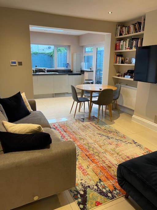 Lovely 2 Bedroom Ground Floor Flat With Garden. London Eksteriør billede