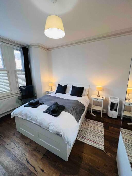 Lovely 2 Bedroom Ground Floor Flat With Garden. London Eksteriør billede