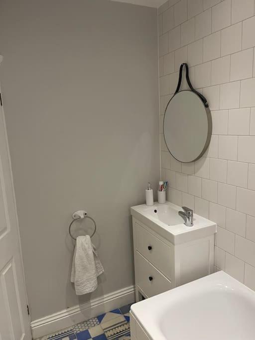 Lovely 2 Bedroom Ground Floor Flat With Garden. London Eksteriør billede