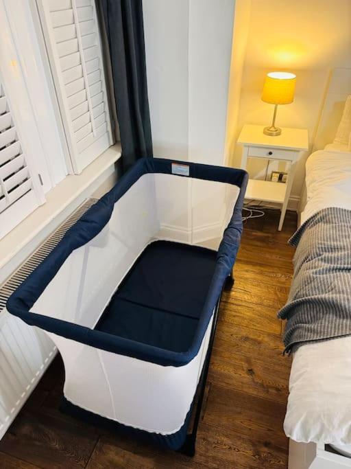 Lovely 2 Bedroom Ground Floor Flat With Garden. London Eksteriør billede