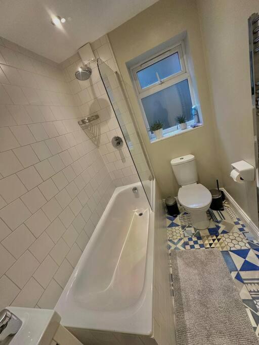 Lovely 2 Bedroom Ground Floor Flat With Garden. London Eksteriør billede