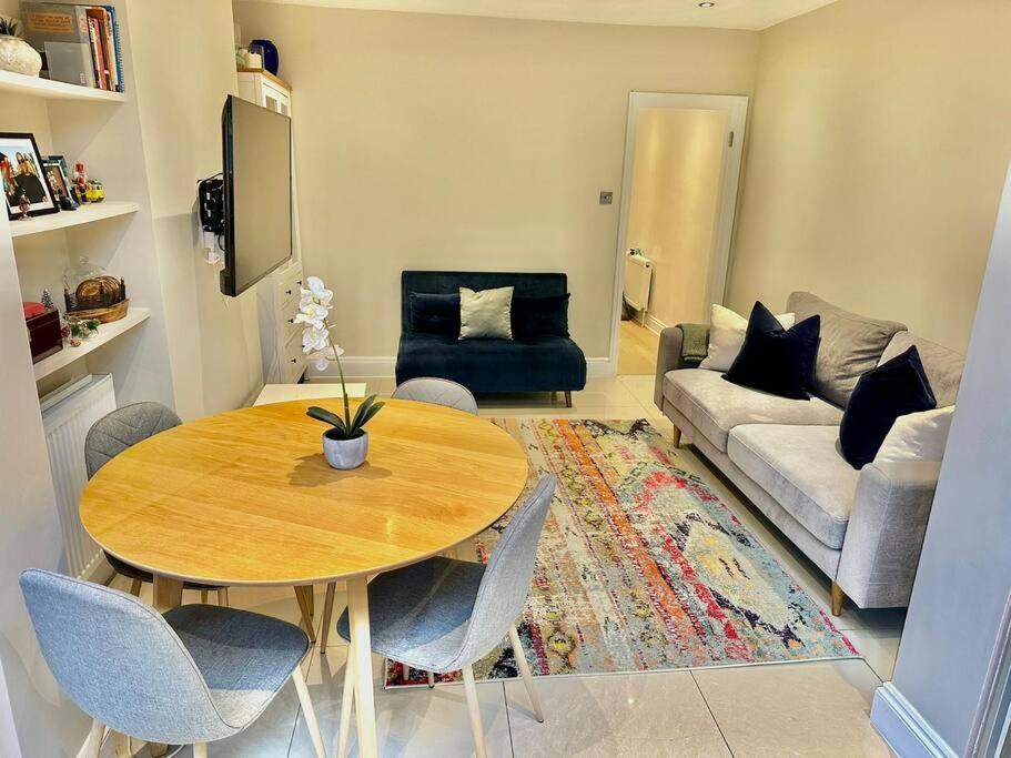 Lovely 2 Bedroom Ground Floor Flat With Garden. London Eksteriør billede