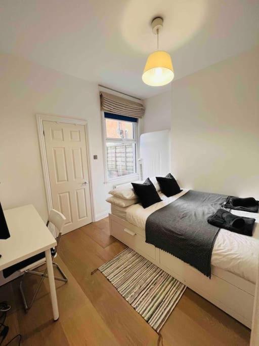 Lovely 2 Bedroom Ground Floor Flat With Garden. London Eksteriør billede