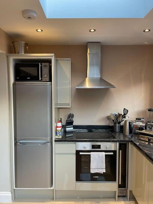 Lovely 2 Bedroom Ground Floor Flat With Garden. London Eksteriør billede