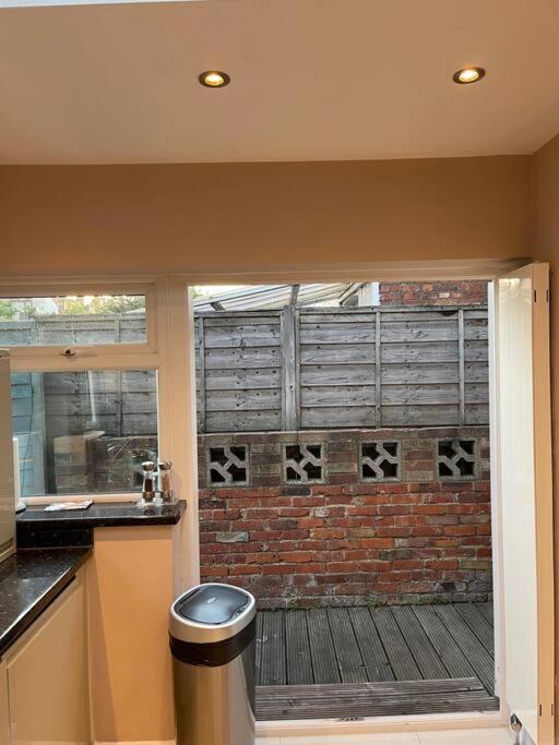 Lovely 2 Bedroom Ground Floor Flat With Garden. London Eksteriør billede