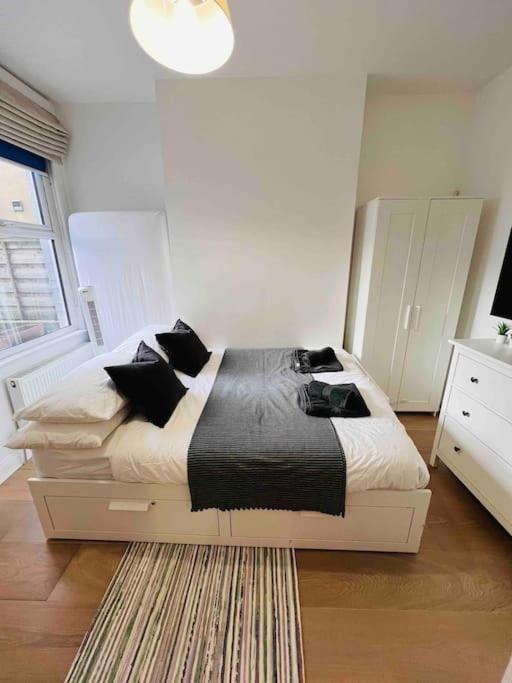 Lovely 2 Bedroom Ground Floor Flat With Garden. London Eksteriør billede